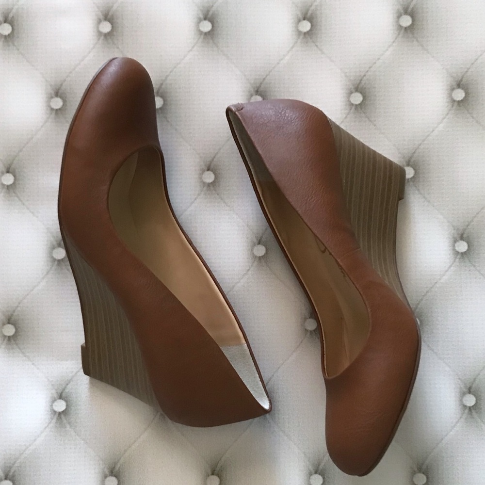 NWT Jessica Simpson - Brown Closed Toe Wedges